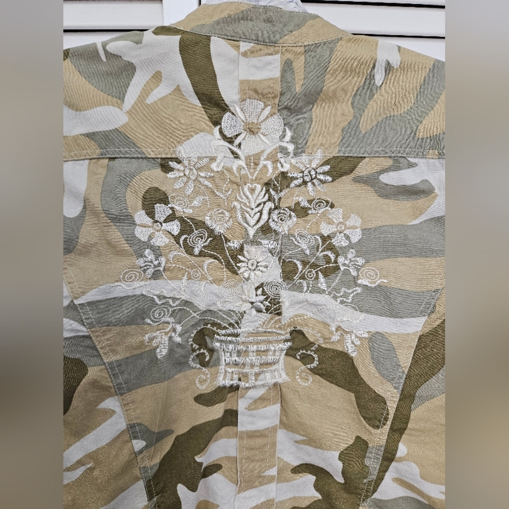 Camouflage Embroidered Long Sleeve Button Down Shirt Women's XS - Picture 6 of 10